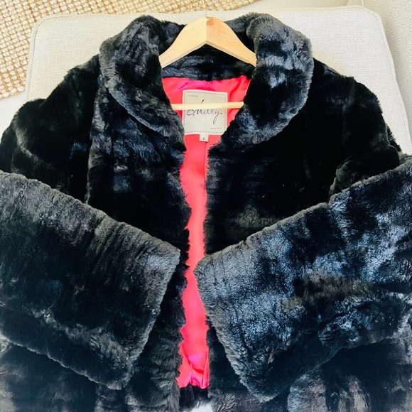 Milly elegant and chic faux fur short coat with exquisite silk lining. Size S - Picture 3 of 6